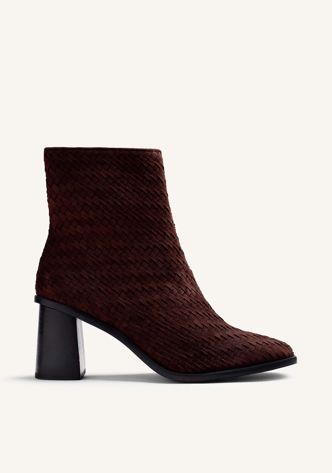 Amara Botins - Image 8